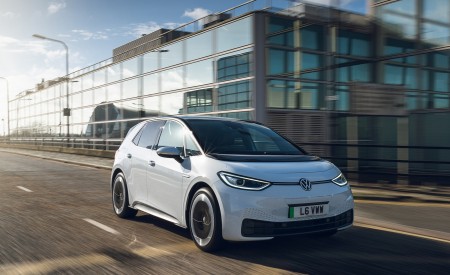 2022 Volkswagen ID.3 Tour Pro S (UK-Spec) Front Three-Quarter Wallpapers 450x275 (8)