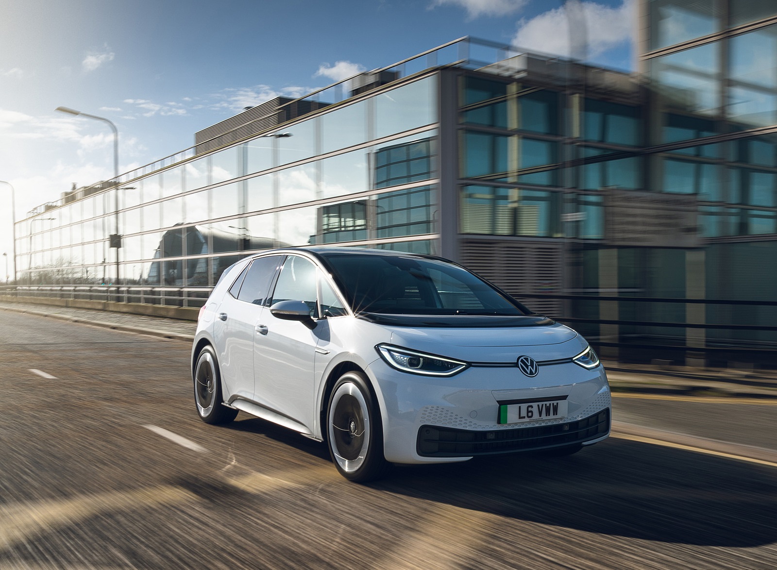 2022 Volkswagen ID.3 Tour Pro S (UK-Spec) Front Three-Quarter Wallpapers (8)