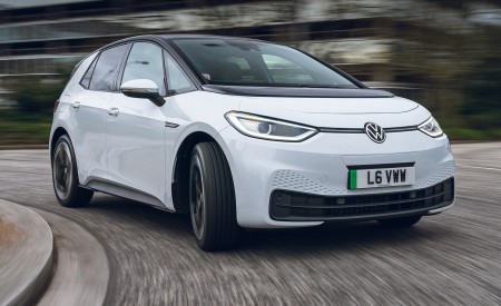2022 Volkswagen ID.3 Tour Pro S (UK-Spec) Front Three-Quarter Wallpapers 450x275 (3)