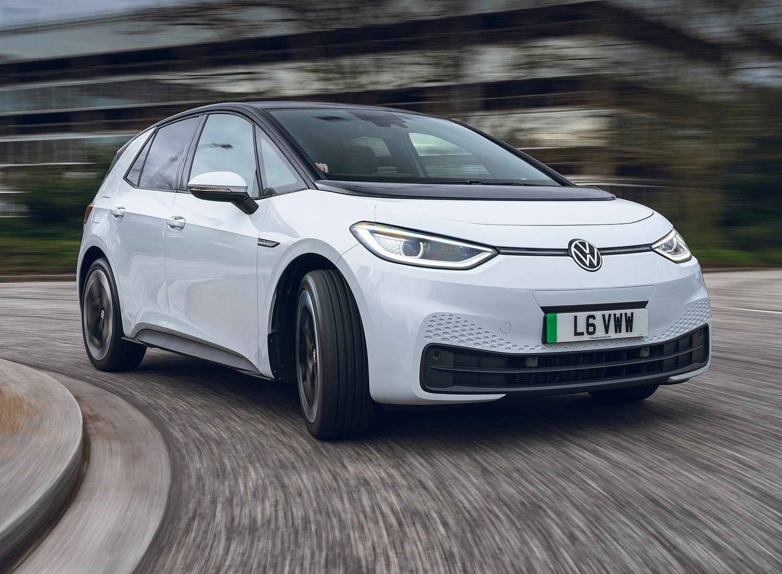 2022 Volkswagen ID.3 Tour Pro S (UK-Spec) Front Three-Quarter Wallpapers (3)