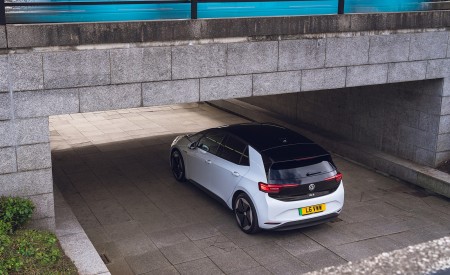 2022 Volkswagen ID.3 Tour Pro S (UK-Spec) Rear Three-Quarter Wallpapers 450x275 (25)
