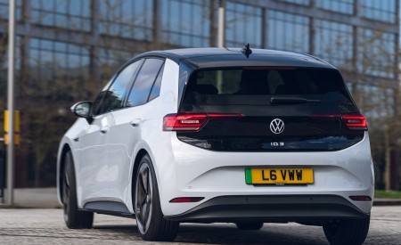 2022 Volkswagen ID.3 Tour Pro S (UK-Spec) Rear Wallpapers 450x275 (21)