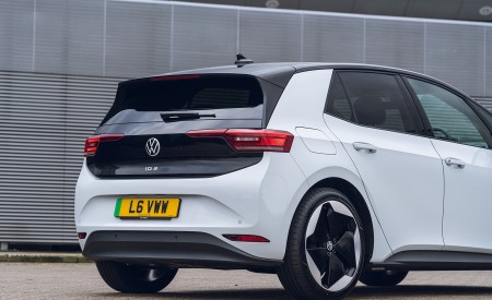 2022 Volkswagen ID.3 Tour Pro S (UK-Spec) Rear Wallpapers 450x275 (61)