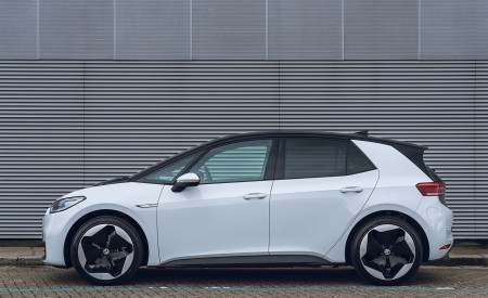2022 Volkswagen ID.3 Tour Pro S (UK-Spec) Side Wallpapers 450x275 (34)