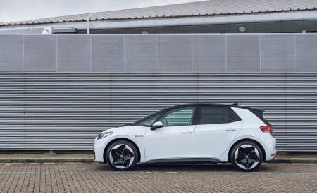 2022 Volkswagen ID.3 Tour Pro S (UK-Spec) Side Wallpapers 450x275 (35)