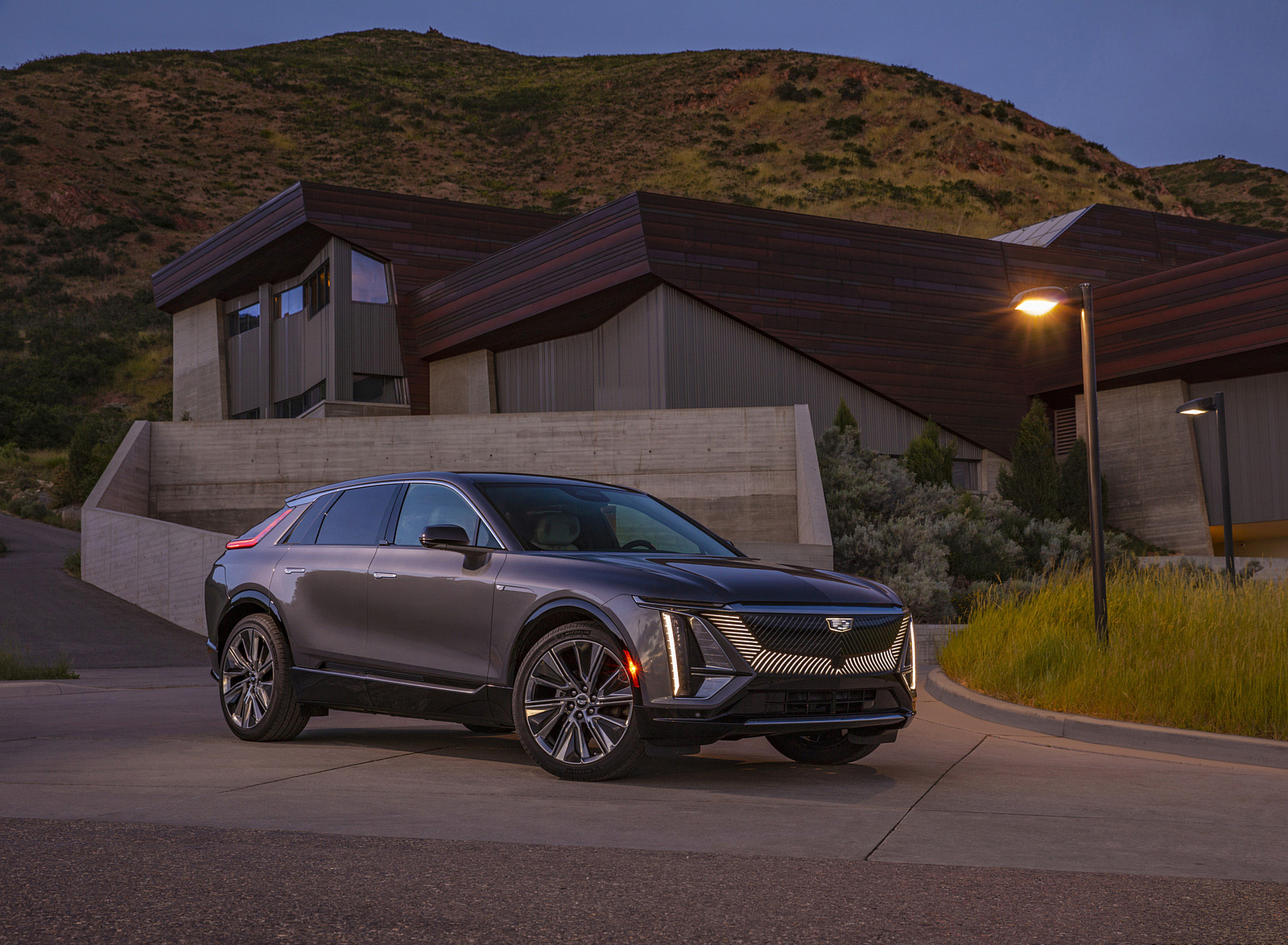 2023 Cadillac LYRIQ Front Three-Quarter Wallpapers (12)