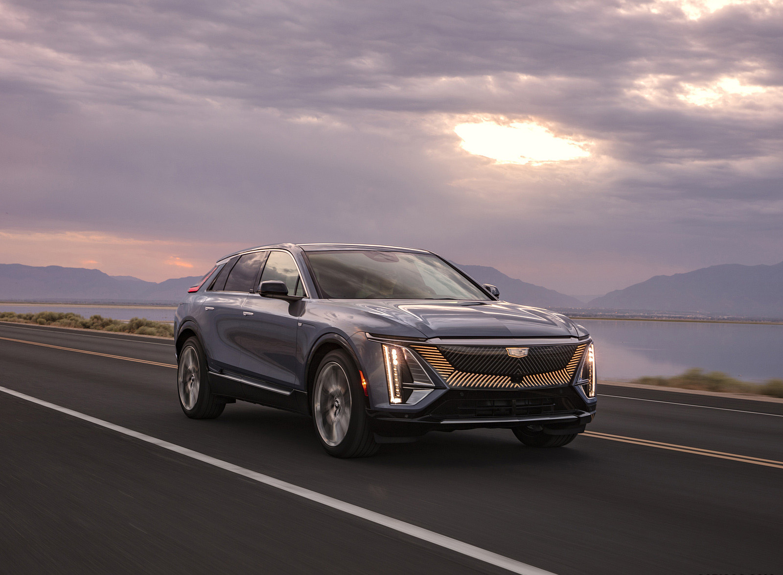 2023 Cadillac LYRIQ Front Three-Quarter Wallpapers (1)