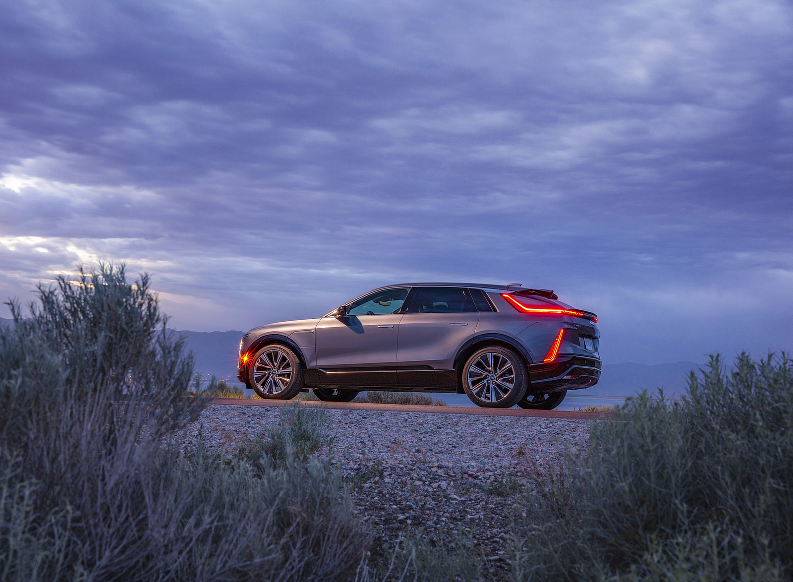 2023 Cadillac LYRIQ Side Wallpapers (11)