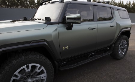 2024 GMC HUMMER EV SUV Detail Wallpapers 450x275 (14)