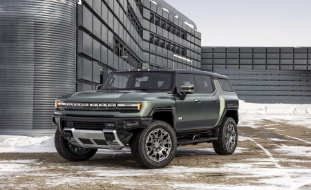 2024 GMC HUMMER EV SUV Front Three-Quarter Wallpapers  450x275 (4)