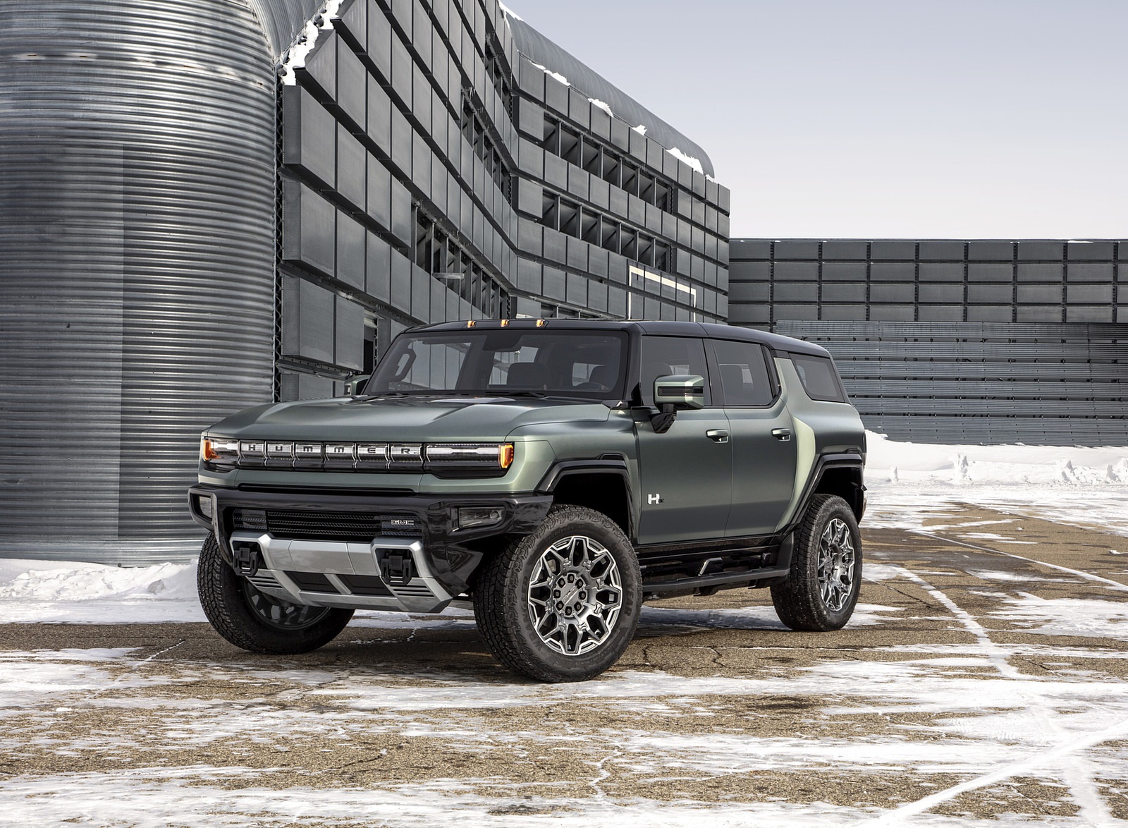 2024 GMC HUMMER EV SUV Front Three-Quarter Wallpapers  (4)