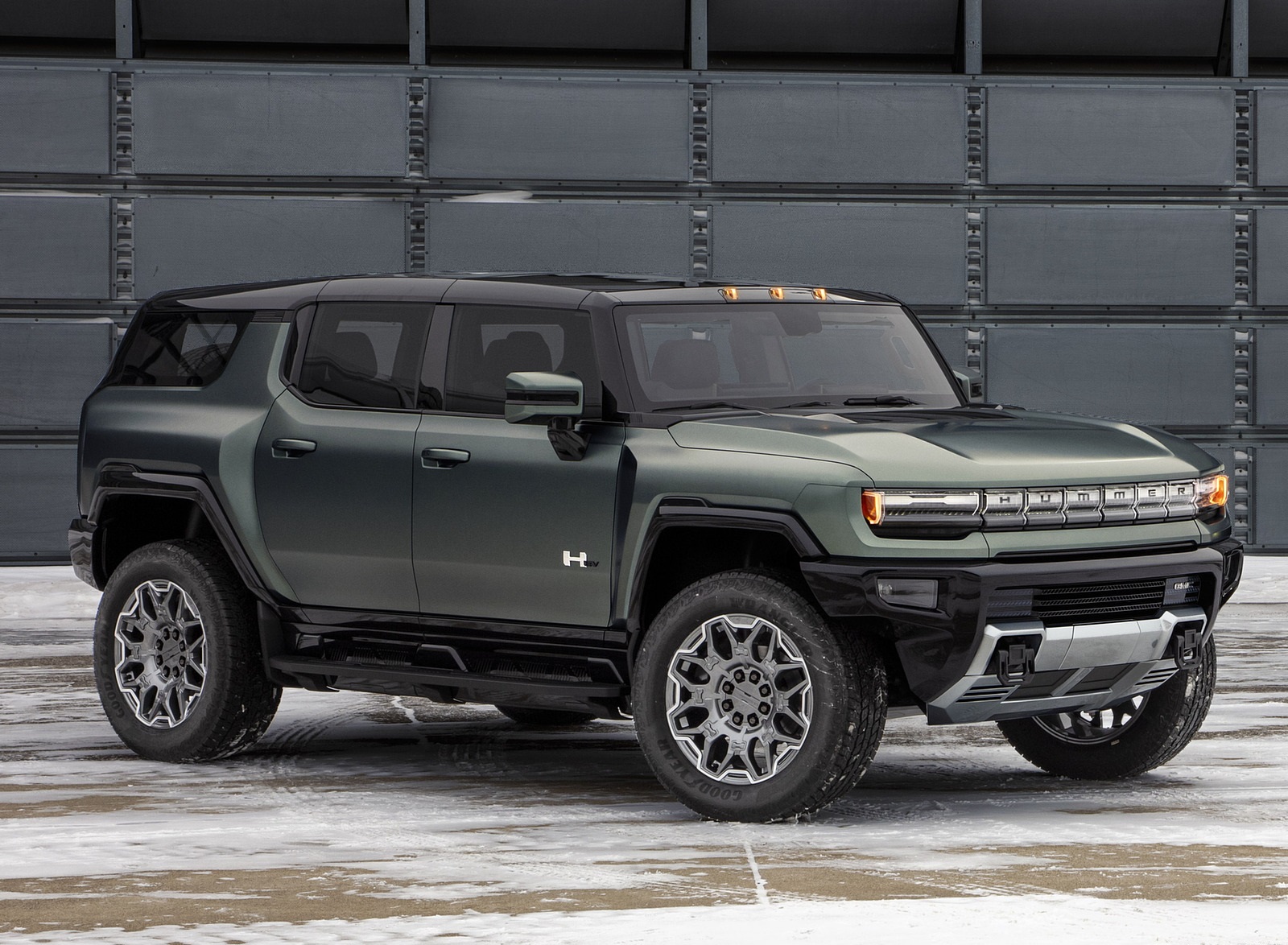 2024 GMC HUMMER EV SUV Front Three-Quarter Wallpapers  (5)