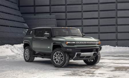 2024 GMC HUMMER EV SUV Front Three-Quarter Wallpapers 450x275 (7)