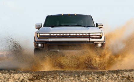 2024 GMC HUMMER EV SUV Front Wallpapers 450x275 (19)