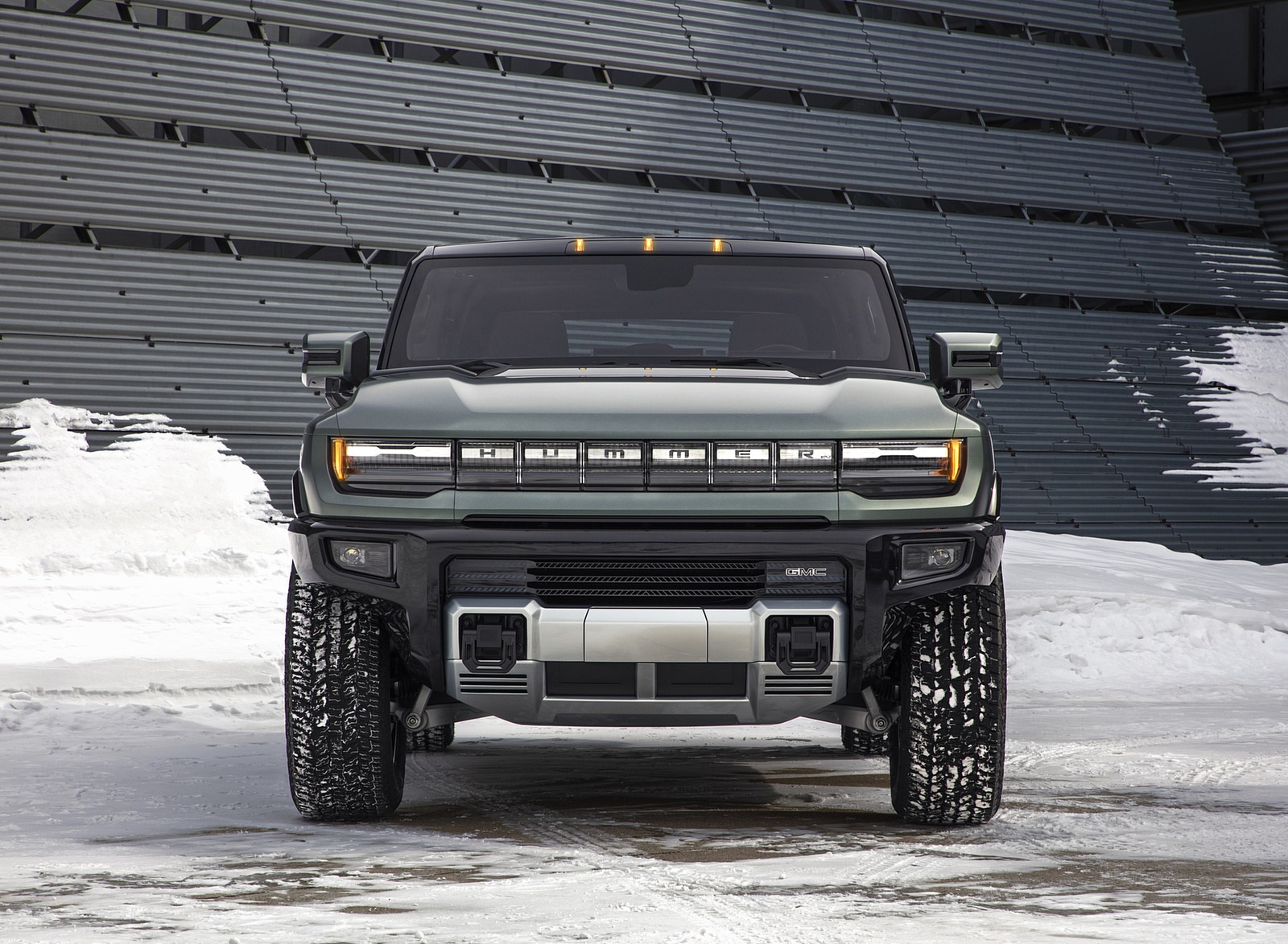 2024 GMC HUMMER EV SUV Front Wallpapers (8)