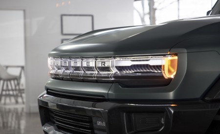 2024 GMC HUMMER EV SUV Headlight Wallpapers  450x275 (32)