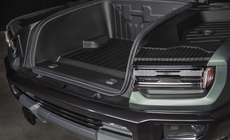 2024 GMC HUMMER EV SUV Headlight Wallpapers 450x275 (31)