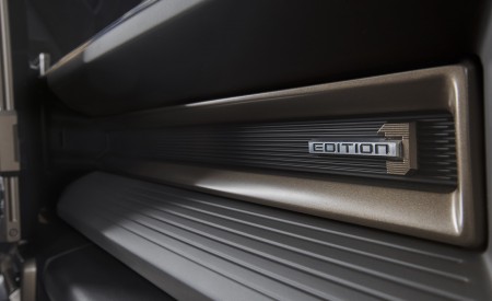 2024 GMC HUMMER EV SUV Interior Detail Wallpapers 450x275 (39)