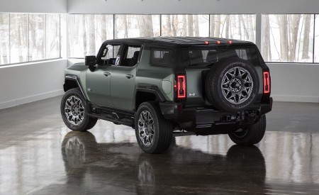 2024 GMC HUMMER EV SUV Rear Three-Quarter Wallpapers  450x275 (26)