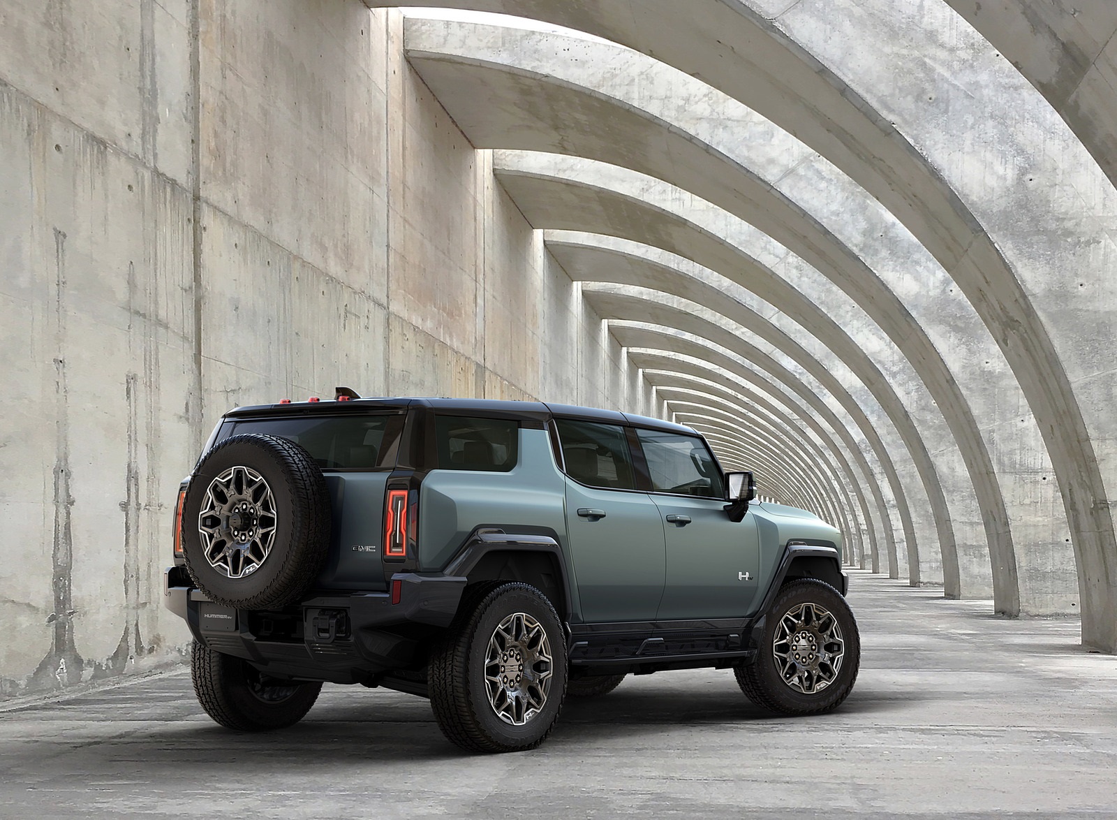 2024 GMC HUMMER EV SUV Rear Three-Quarter Wallpapers  (11)