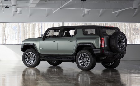 2024 GMC HUMMER EV SUV Rear Three-Quarter Wallpapers 450x275 (27)