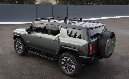 2024 GMC HUMMER EV SUV Rear Three-Quarter Wallpapers 450x275 (12)