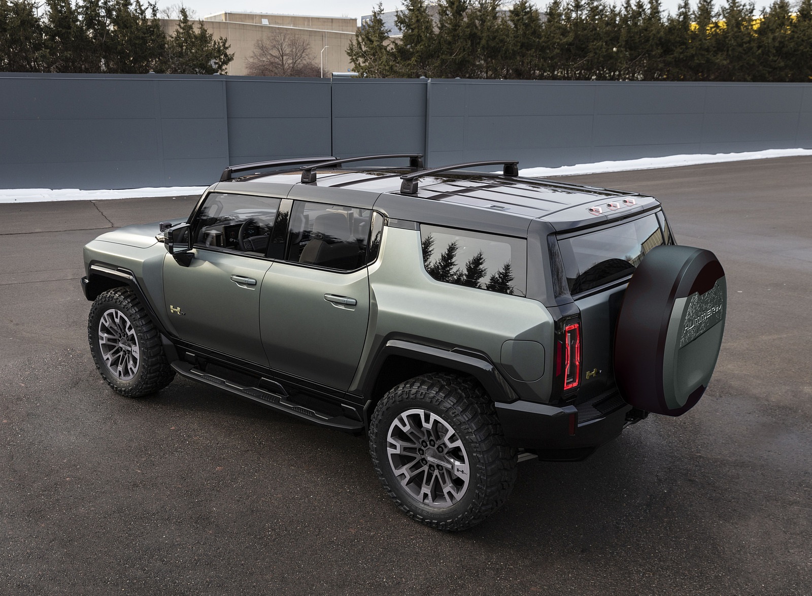 2024 GMC HUMMER EV SUV Rear Three-Quarter Wallpapers (12)