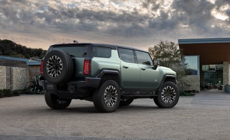 2024 GMC HUMMER EV SUV Rear Three-Quarter Wallpapers 450x275 (9)