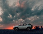 2024 GMC HUMMER EV SUV Side Wallpapers 150x120 (21)