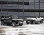 2024 GMC HUMMER EV SUV and 2022 HUMMER EV Front Three-Quarter Wallpapers 150x120 (2)