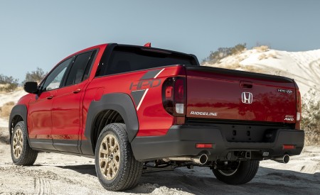 2021 Honda Ridgeline Sport with HPD Package Rear Three-Quarter Wallpapers 450x275 (24)