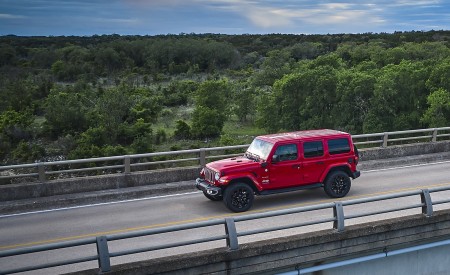 2021 Jeep Wrangler Sahara 4xe Front Three-Quarter Wallpapers  450x275 (18)