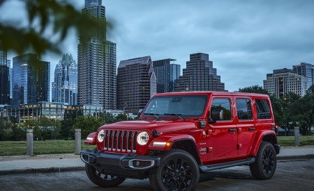 2021 Jeep Wrangler Sahara 4xe Front Three-Quarter Wallpapers 450x275 (19)