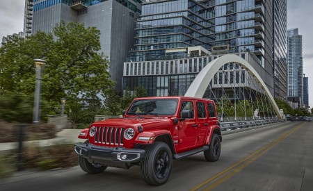 2021 Jeep Wrangler Sahara 4xe Front Three-Quarter Wallpapers 450x275 (2)