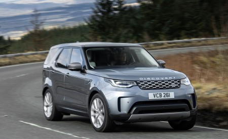 2021 Land Rover Discovery D300 MHEV SE Front Three-Quarter Wallpapers 450x275 (2)