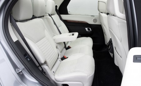 2021 Land Rover Discovery D300 MHEV SE Interior Rear Seats Wallpapers 450x275 (49)