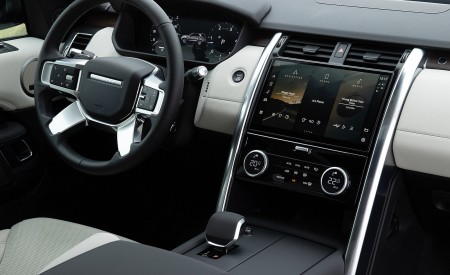 2021 Land Rover Discovery D300 MHEV SE Interior Wallpapers 450x275 (34)