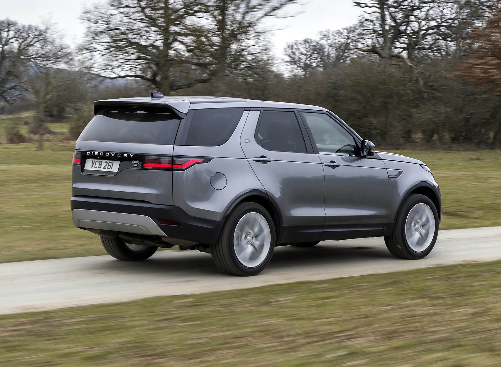 2021 Land Rover Discovery D300 MHEV SE Rear Three-Quarter Wallpapers #4 of 49