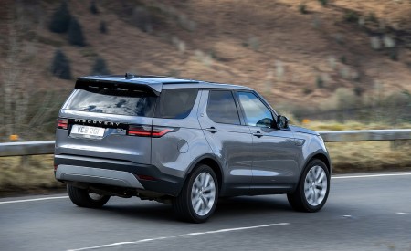 2021 Land Rover Discovery D300 MHEV SE Rear Three-Quarter Wallpapers 450x275 (5)