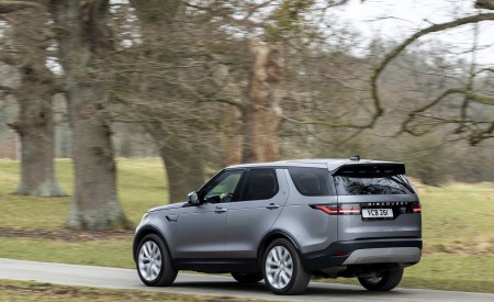2021 Land Rover Discovery D300 MHEV SE Rear Three-Quarter Wallpapers 450x275 (11)