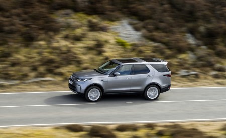 2021 Land Rover Discovery D300 MHEV SE Side Wallpapers 450x275 (13)