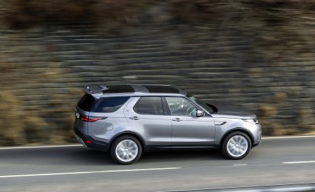 2021 Land Rover Discovery D300 MHEV SE Side Wallpapers 450x275 (8)