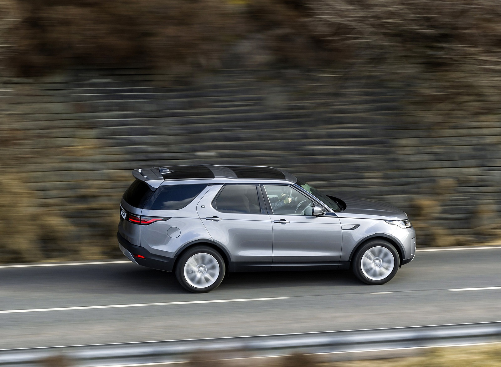 2021 Land Rover Discovery D300 MHEV SE Side Wallpapers #8 of 49