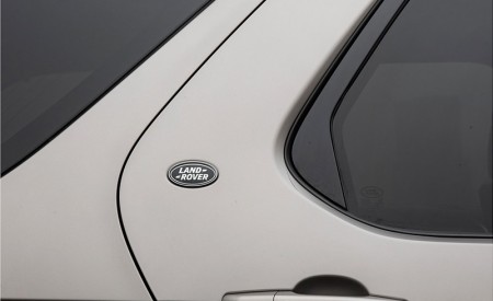 2021 Land Rover Discovery P360 MHEV R-Dynamic S Detail Wallpapers 450x275 (32)