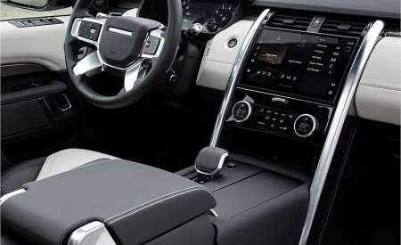 2021 Land Rover Discovery P360 MHEV R-Dynamic S Interior Wallpapers 450x275 (42)