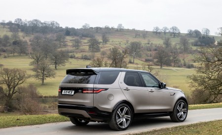 2021 Land Rover Discovery P360 MHEV R-Dynamic S Rear Three-Quarter Wallpapers 450x275 (25)