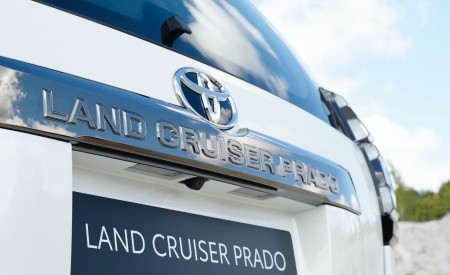 2021 Toyota Land Cruiser Prado Detail Wallpapers 450x275 (67)