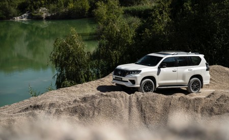 2021 Toyota Land Cruiser Prado Front Three-Quarter Wallpapers 450x275 (56)