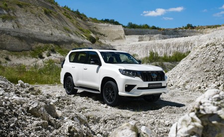 2021 Toyota Land Cruiser Prado Front Three-Quarter Wallpapers 450x275 (9)