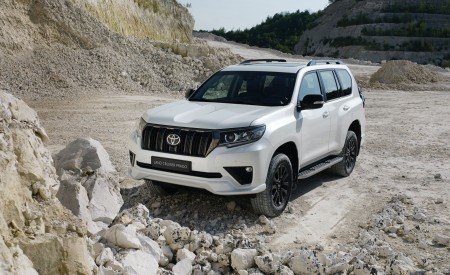 2021 Toyota Land Cruiser Prado Front Three-Quarter Wallpapers 450x275 (3)